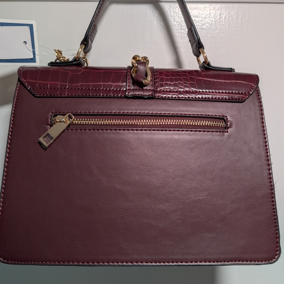 Elegant Burgundy Aldo Handbag with Gold Accents - Picture 2 of 5